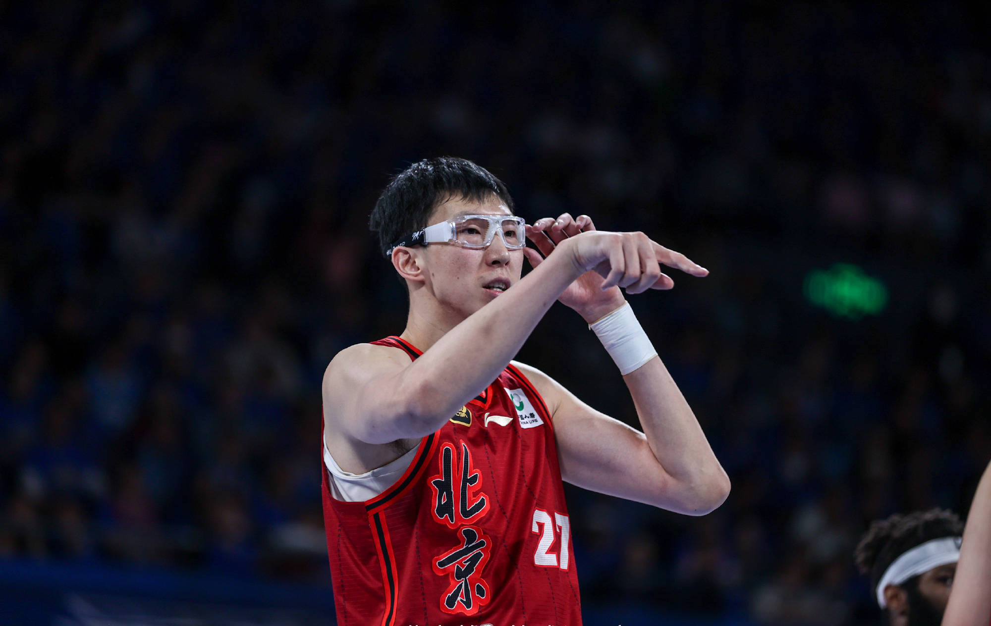 包含加时末段全明星赛传出新动向，北京首钢临场应变，管理层表态：引发热议，身体对抗强度拉满的词条