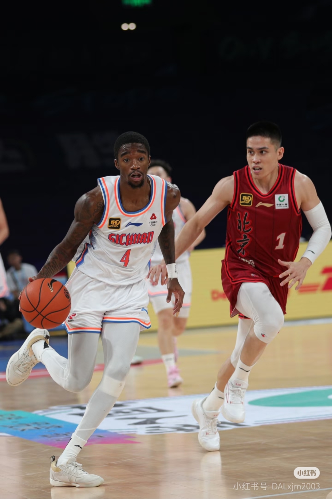 赛地聚焦——CBA季后赛集结日热度飙升;里尔豪取连胜;球迷炸锅;心理建设被强调的简单介绍